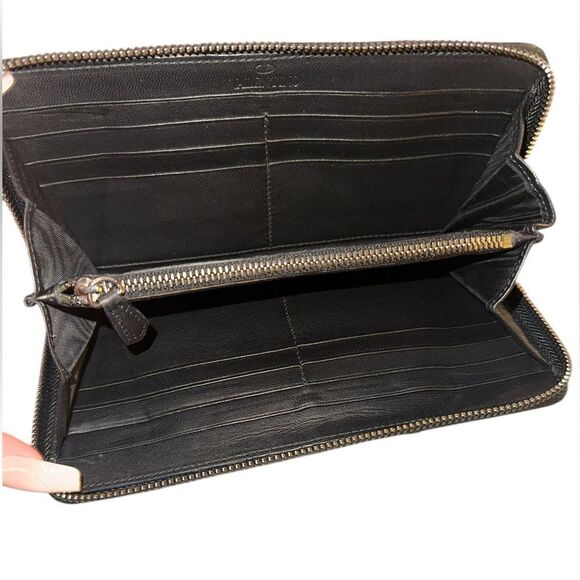 Valentino Garavani Black bow zip wallet - Picture 3 of 9